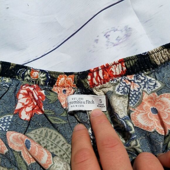 Abercrombie and Fitch shorts - Picture 2 of 2